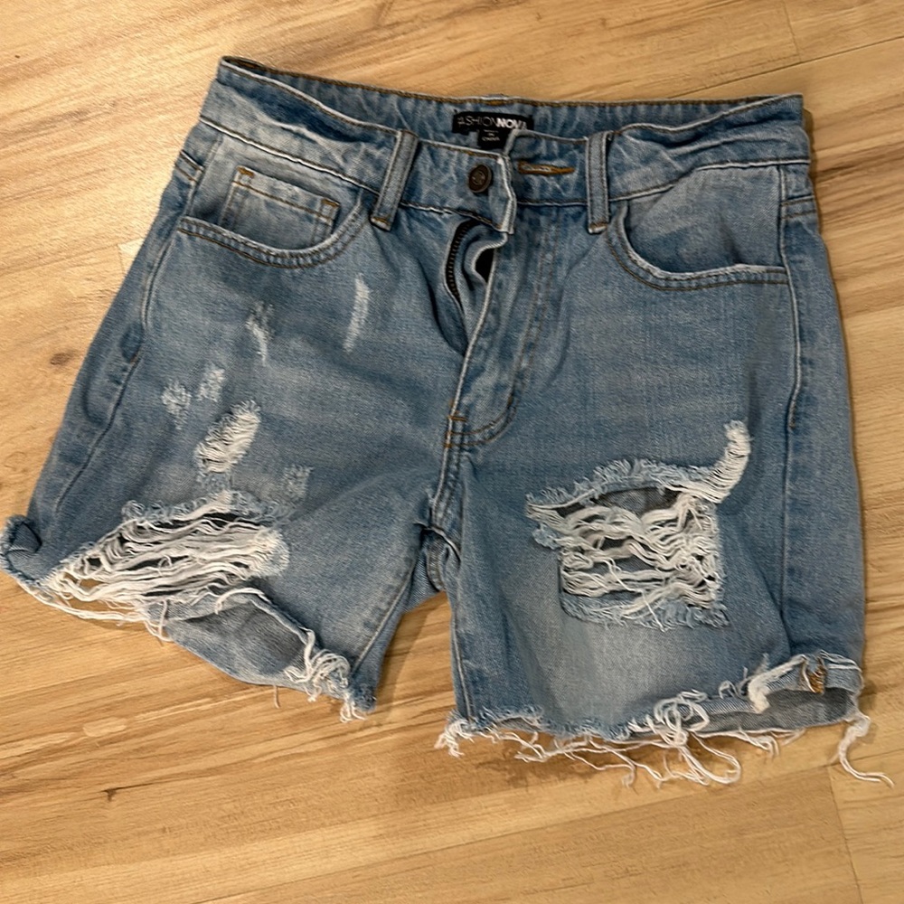 Fashion Nova rip jean shorts!